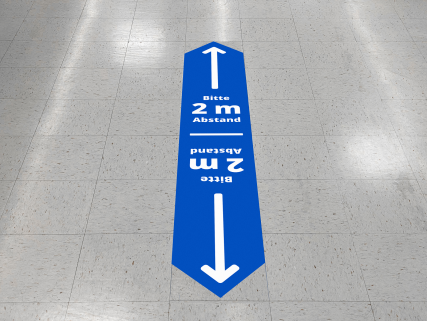 Fußbodenaufkleber als Hinweis für Abstand und Laufwege