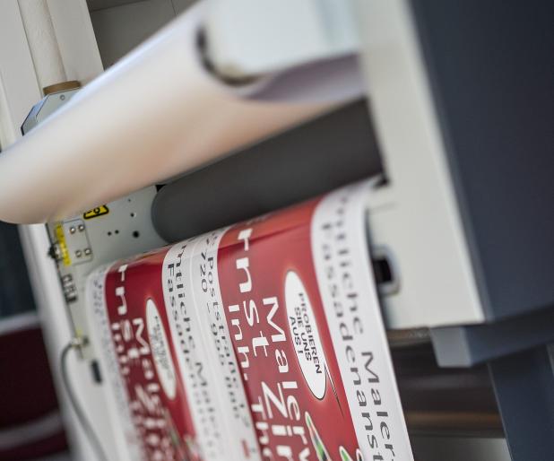 Laminieren eines Digitaldrucks Laminieren eines Digitaldrucks