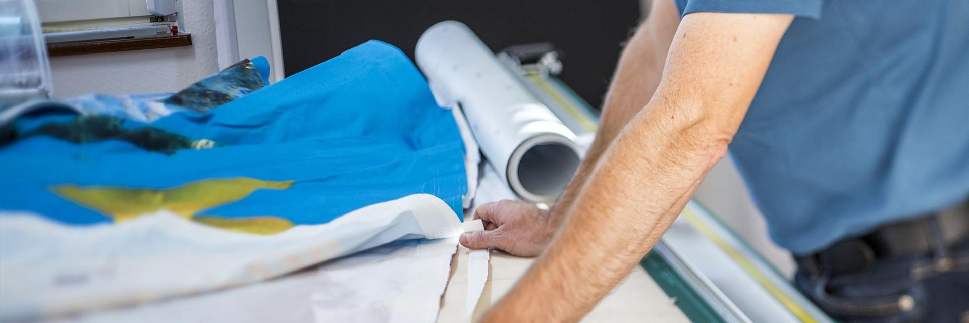 Konfektionieren eines Stoffdrucks